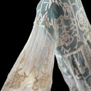 Layering piece. Lace kimono.